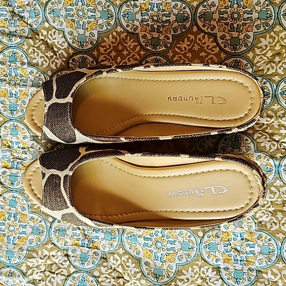 NWOT CL by Laundry Date Night Brown Giraffe Wedges - Picture 4 of 10